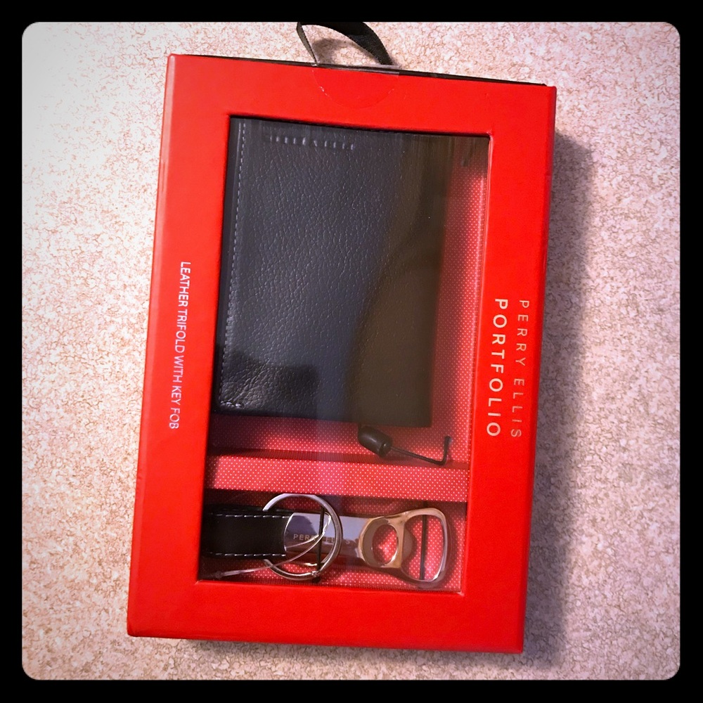 Perry Ellis portfolio wallet and keychain gift set